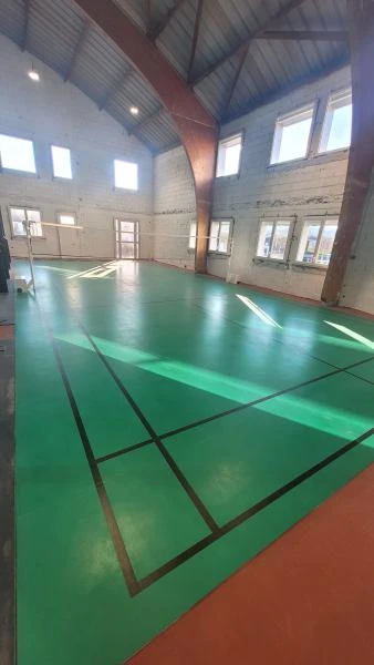 2 terrains de badminton